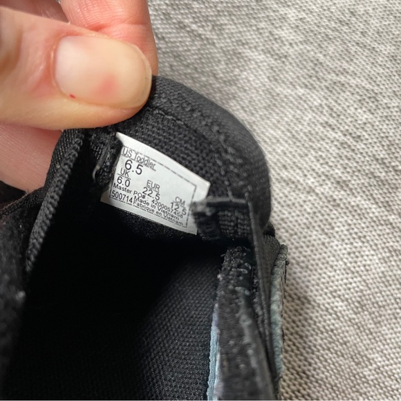 Toddler size 6.5 black vans - Picture 5 of 6